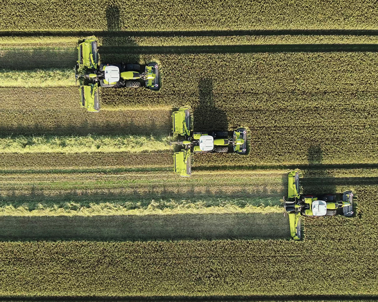 Maszyny zielonkowe CLAAS podczas koszenia trawy – finansowanie fabryczne na 2 lata